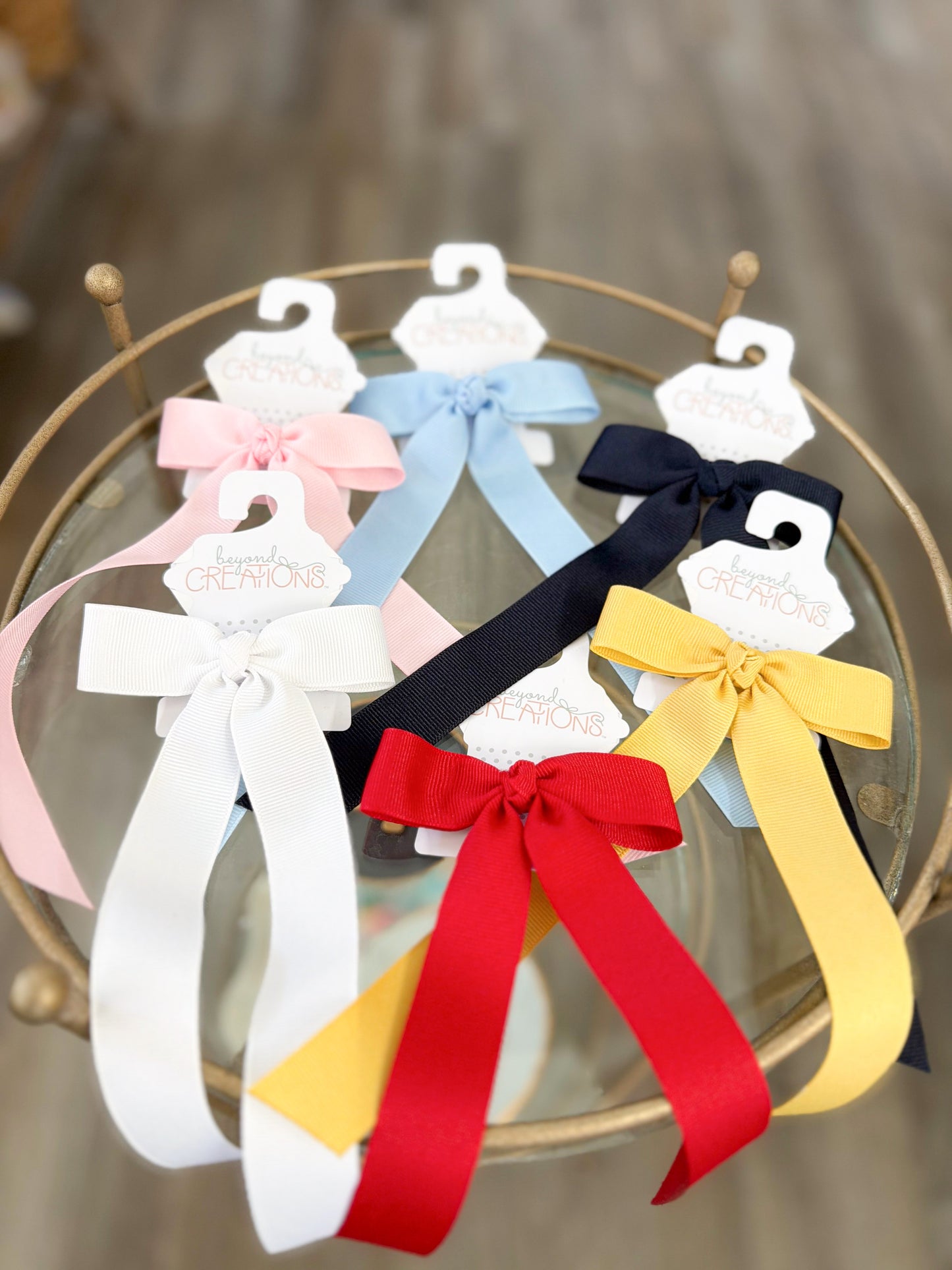 Flat Bow w/ 7” streamers