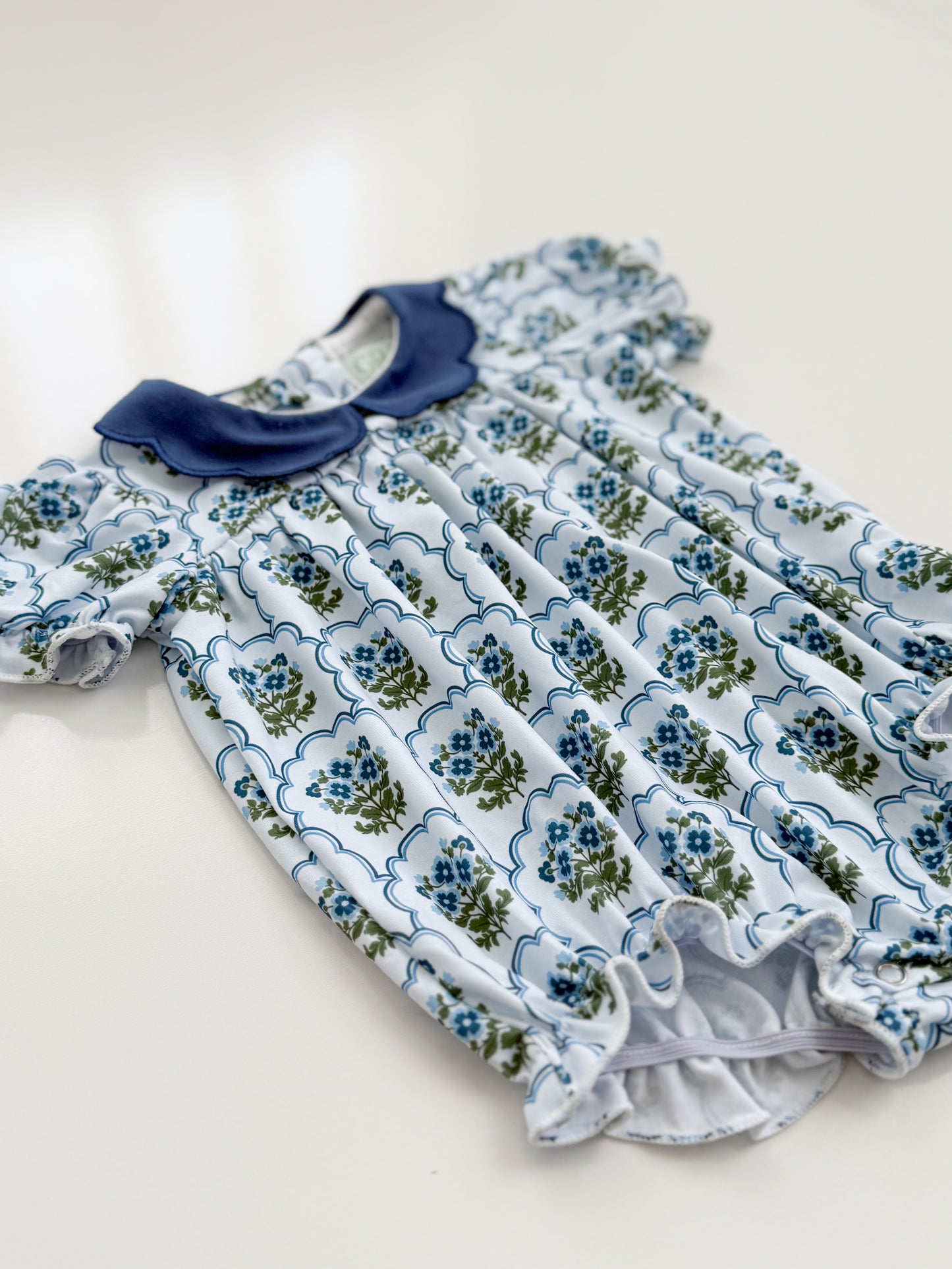 Lennon Scallop Collar Bubble