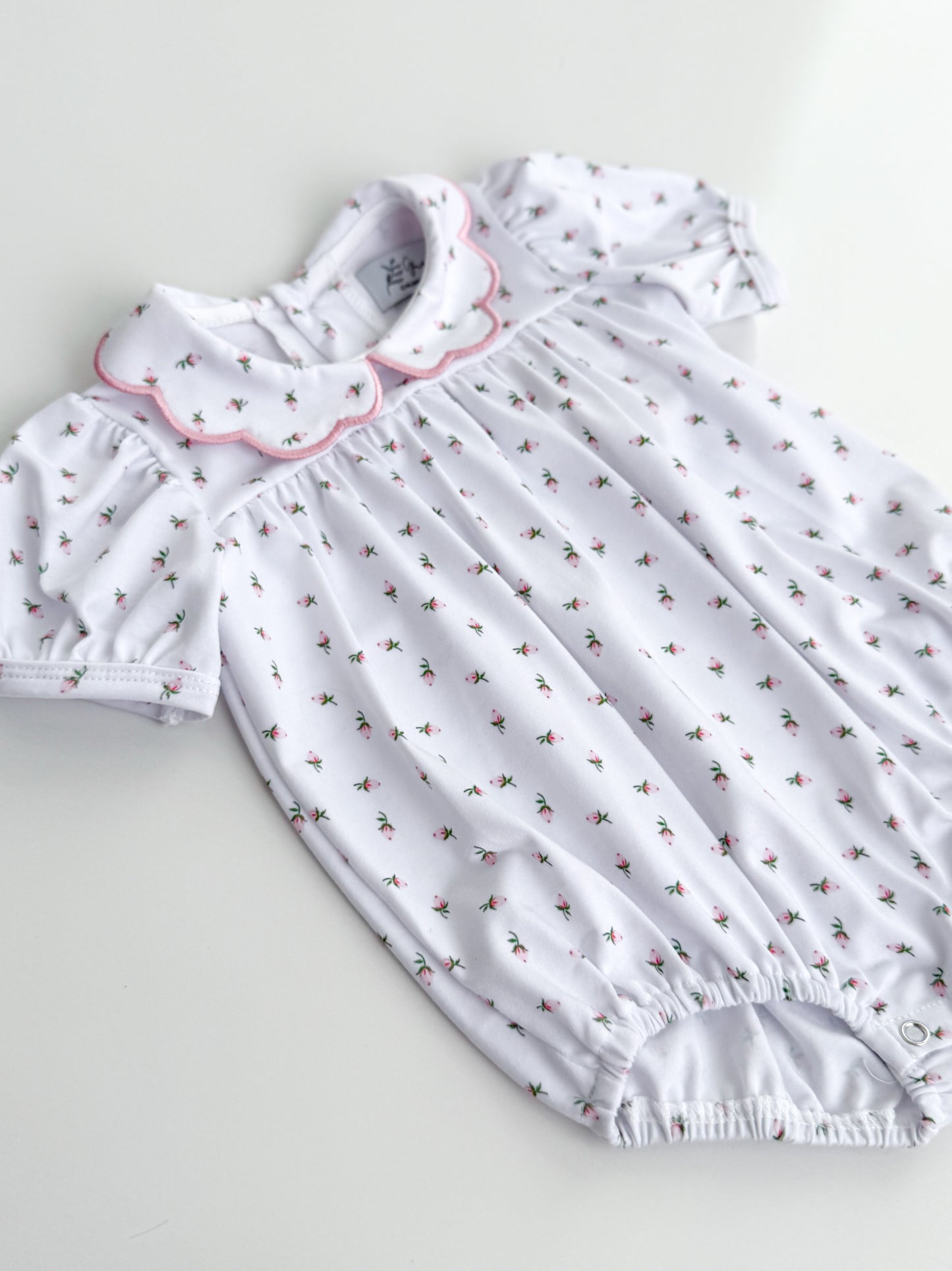 Rosebud Scallop Collar Bubble