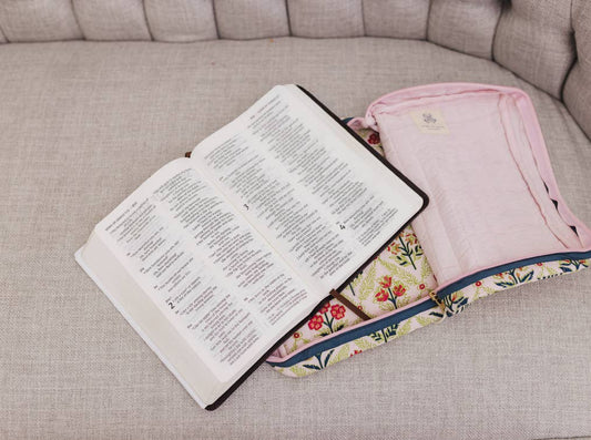 Meadow Luxe | Quilted Scalloped Bible Cover